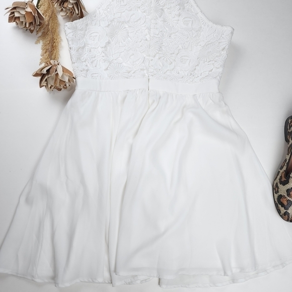 Lulu's White Eyelet Embroidered Top Dres Sz M - Picture 5 of 10